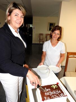 slika_Torto za slavljenko Marijo je izdelala Biljana Bučič, postregla pa Nataša Lavtižar